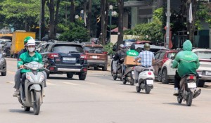 Xăng E10 "ghi điểm" với tài xế công nghệ, mong giá bán hấp dẫn hơn
