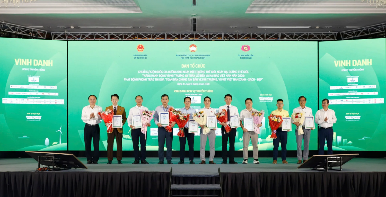 Phát động phong trào toàn dân bảo vệ môi trường vì một Việt Nam xanh - sạch - đẹp Phát động phong trào toàn dân bảo vệ môi trường vì một Việt Nam xanh - sạch - đẹp