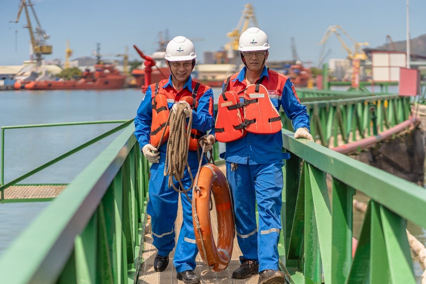 Tác phẩm “Cứu hộ” (PVOIL Miền Đông) Tác phẩm “Cứu hộ” (PVOIL Miền Đông)