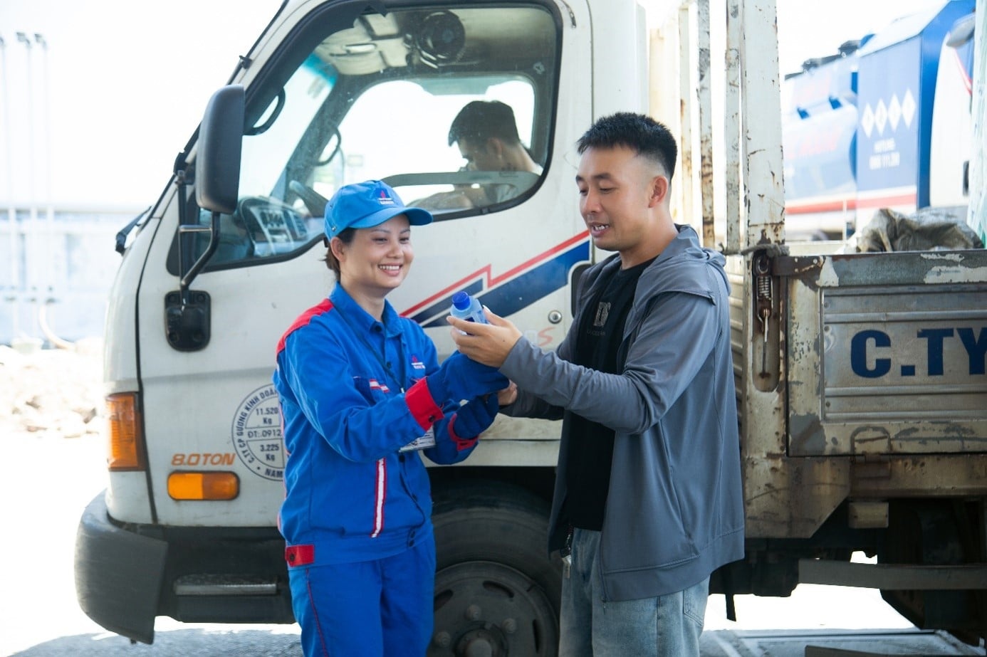 Sôi nổi Cuộc thi ảnh “Chân dung Người lao động PVOIL” năm 2026 Sôi nổi Cuộc thi ảnh “Chân dung Người lao động PVOIL” năm 2026