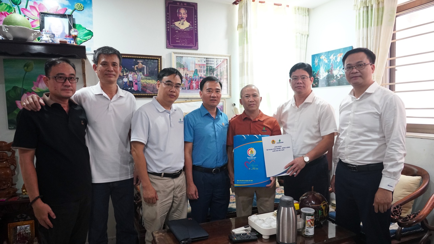 Công đoàn Petrovietnam tiếp tục trao “Những món quà từ Đại hội” tới người lao động khu vực TP HCM