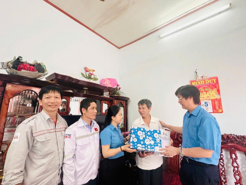 Công đoàn Petrovietnam thăm và trao “Những món quà từ Đại hội” đến người lao động khó khăn, mắc bệnh hiểm nghèo khu vực Bà Rịa   Vũng Tàu