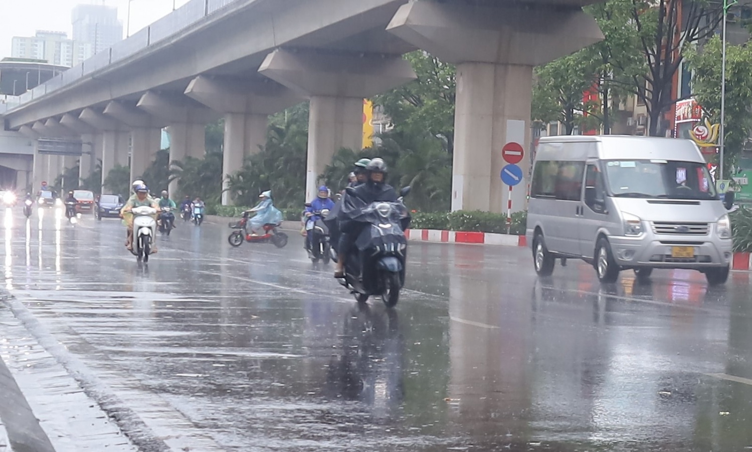 Miền Bắc đón không khí lạnh bất thường giữa tháng 6