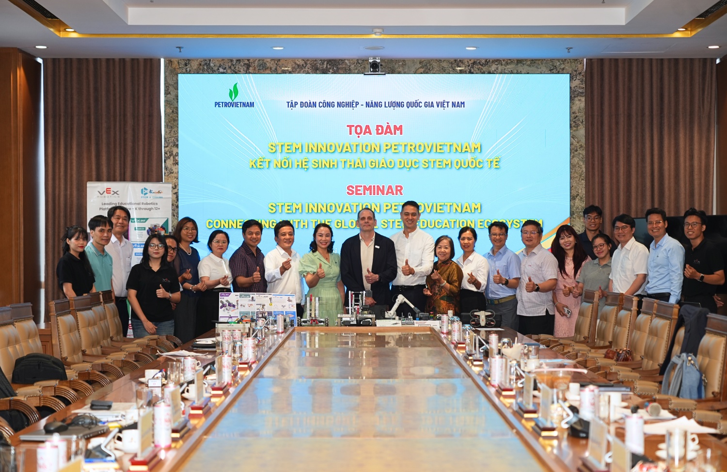Các đại biểu tham dự tọa đàm