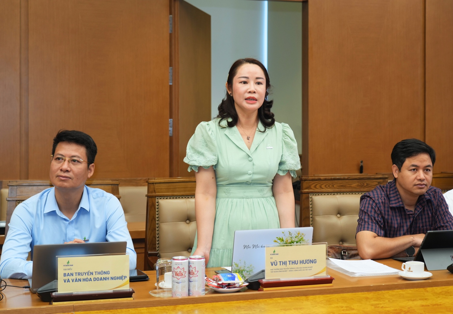 Bà Vũ Thị Thu Hương – Phó Trưởng Ban Truyền thông và Văn hóa Doanh nghiệp Petrovietnam phát biểu khai mạc tọa đàm