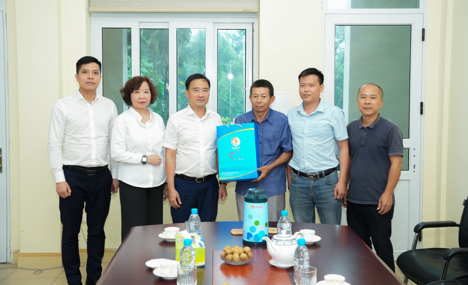 Công đoàn Petrovietnam trao “Những món quà từ Đại hội” động viên người lao động mắc bệnh hiểm nghèo tại Hải Phòng và Ninh Bình Công đoàn Petrovietnam trao “Những món quà từ Đại hội” động viên người lao động mắc bệnh hiểm nghèo tại Hải Phòng và Ninh Bình