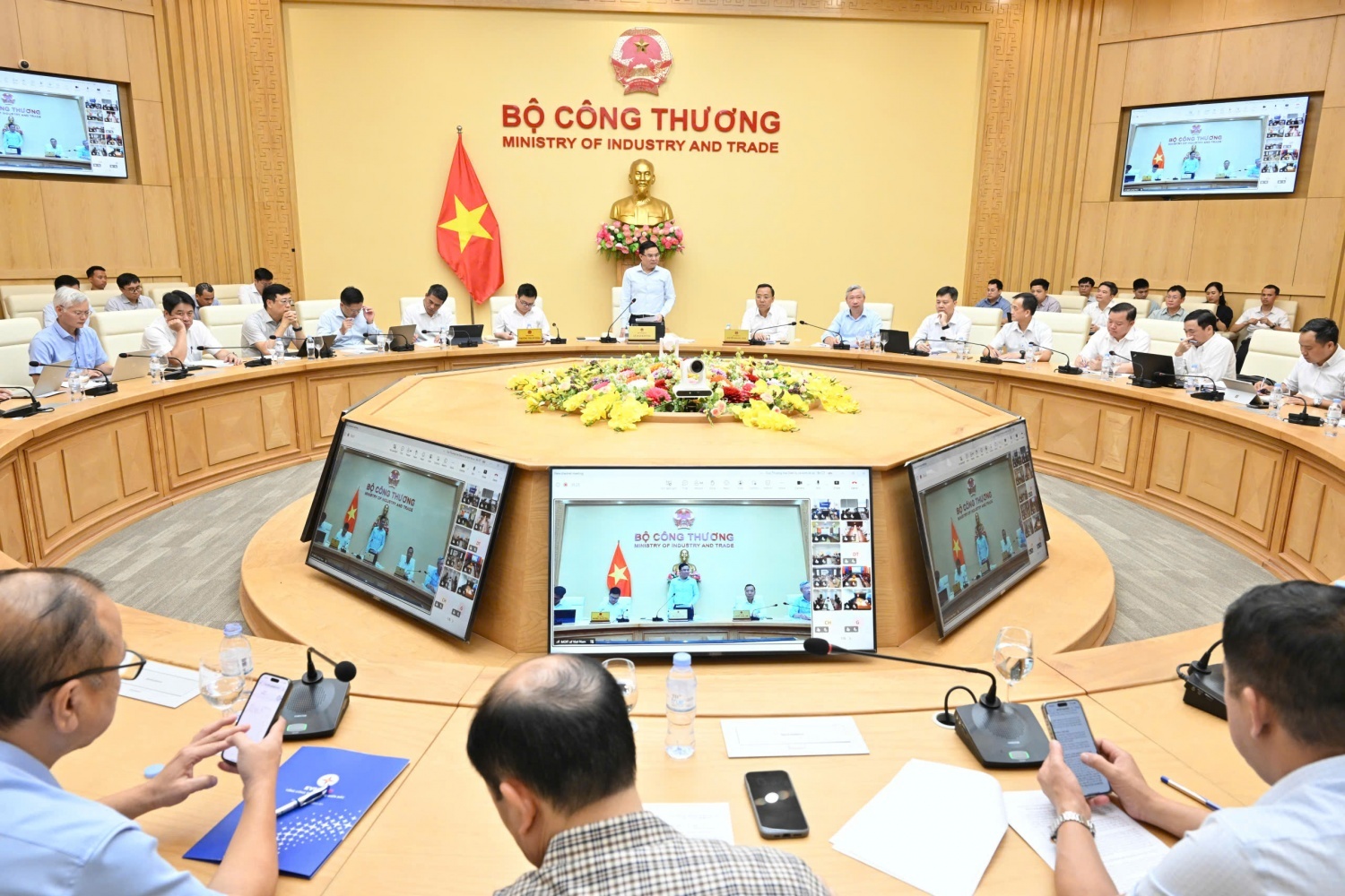 Giữ “mạch máu” và “hơi thở” của nền kinh tế Giữ “mạch máu” và “hơi thở” của nền kinh tế