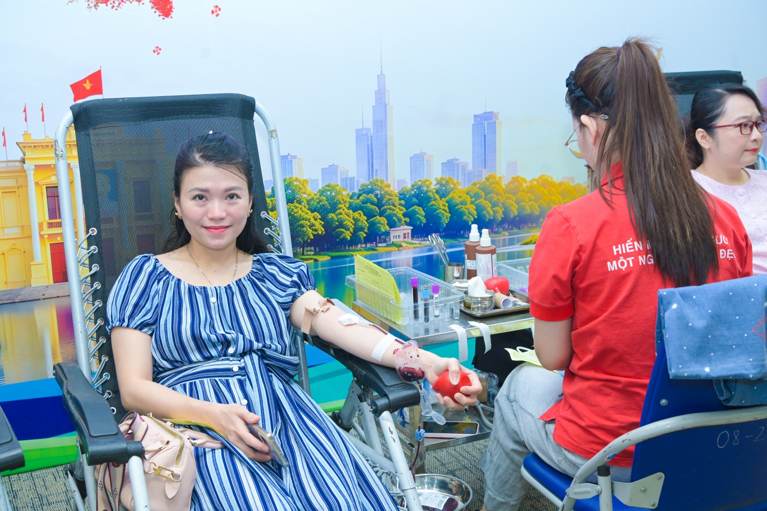 [Chùm ảnh] Người lao động Petrovietnam tích cực hưởng ứng chương trình hiến máu tình nguyện
