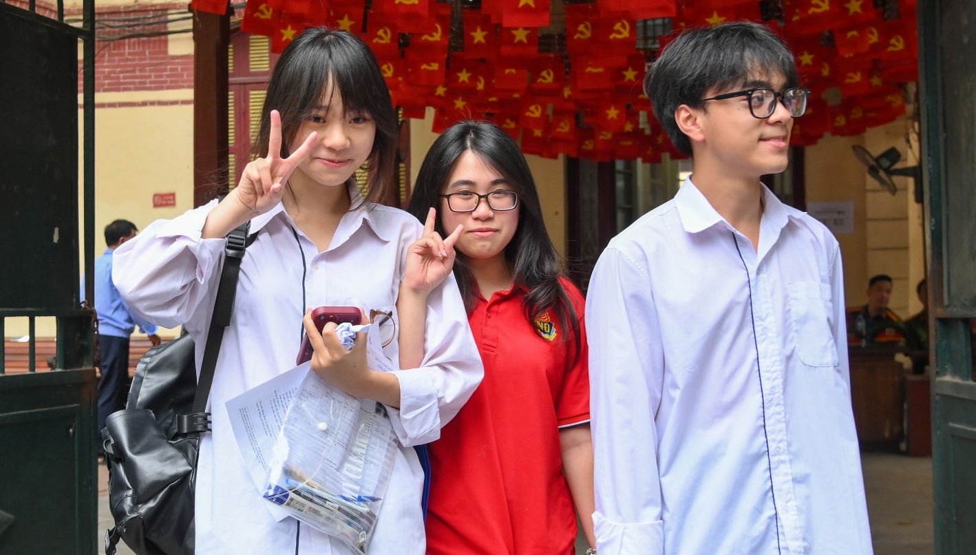 Hà Nội: Sĩ tử "vượt ải" Ngữ văn, sẵn sàng thử sức với định dạng mới của môn Toán