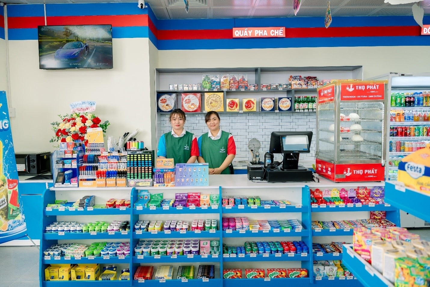 Mô hình kết hợp giữa kinh doanh xăng dầu và dịch vụ tiện ích góp phần mở rộng hệ sinh thái dịch vụ tại điểm bán, mang đến sự thuận tiện cho khách hàng.