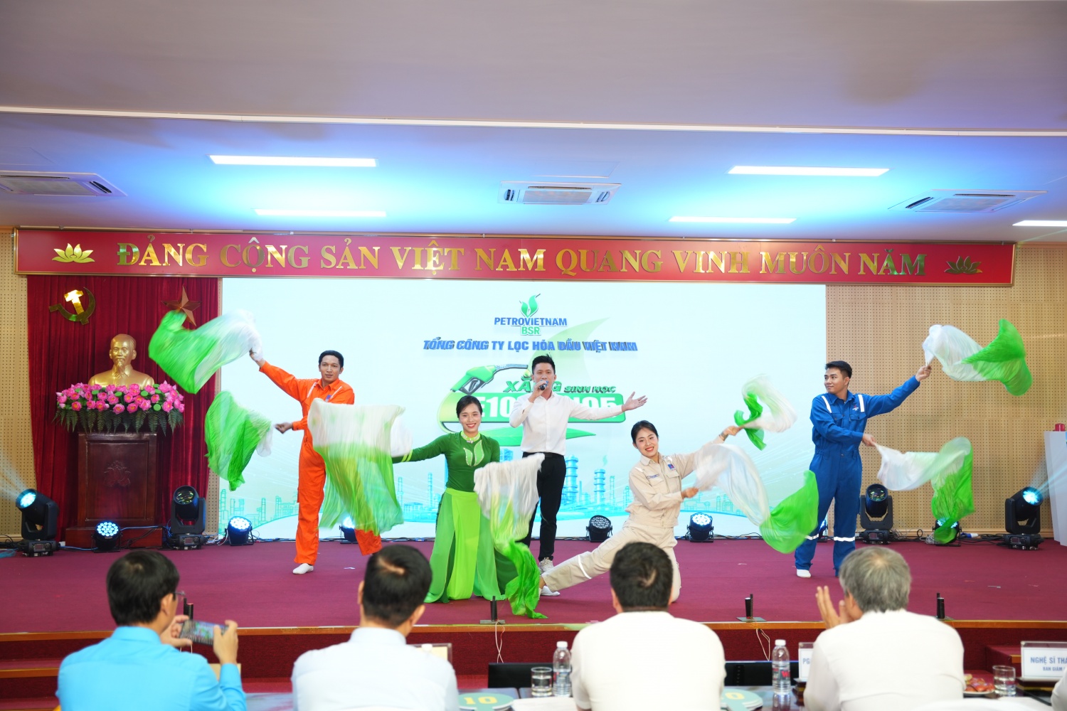 Đội thi BSR giành giải Nhì cuộc thi “Tìm hiểu lợi ích của xăng sinh học E10”