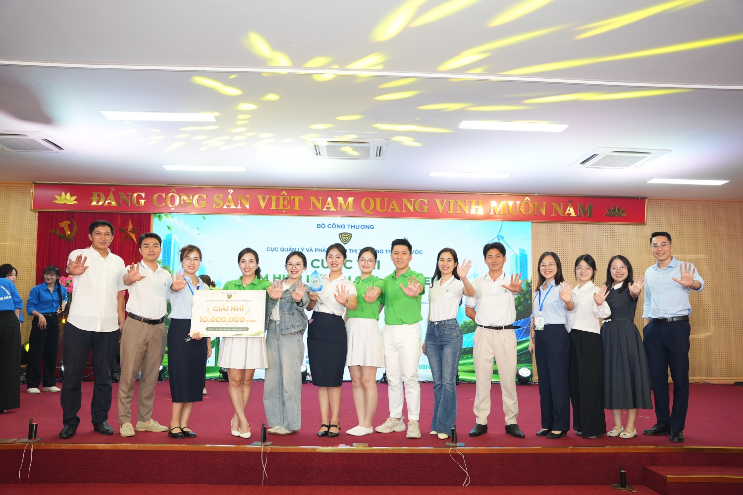 Đội thi BSR giành giải Nhì cuộc thi “Tìm hiểu lợi ích của xăng sinh học E10”