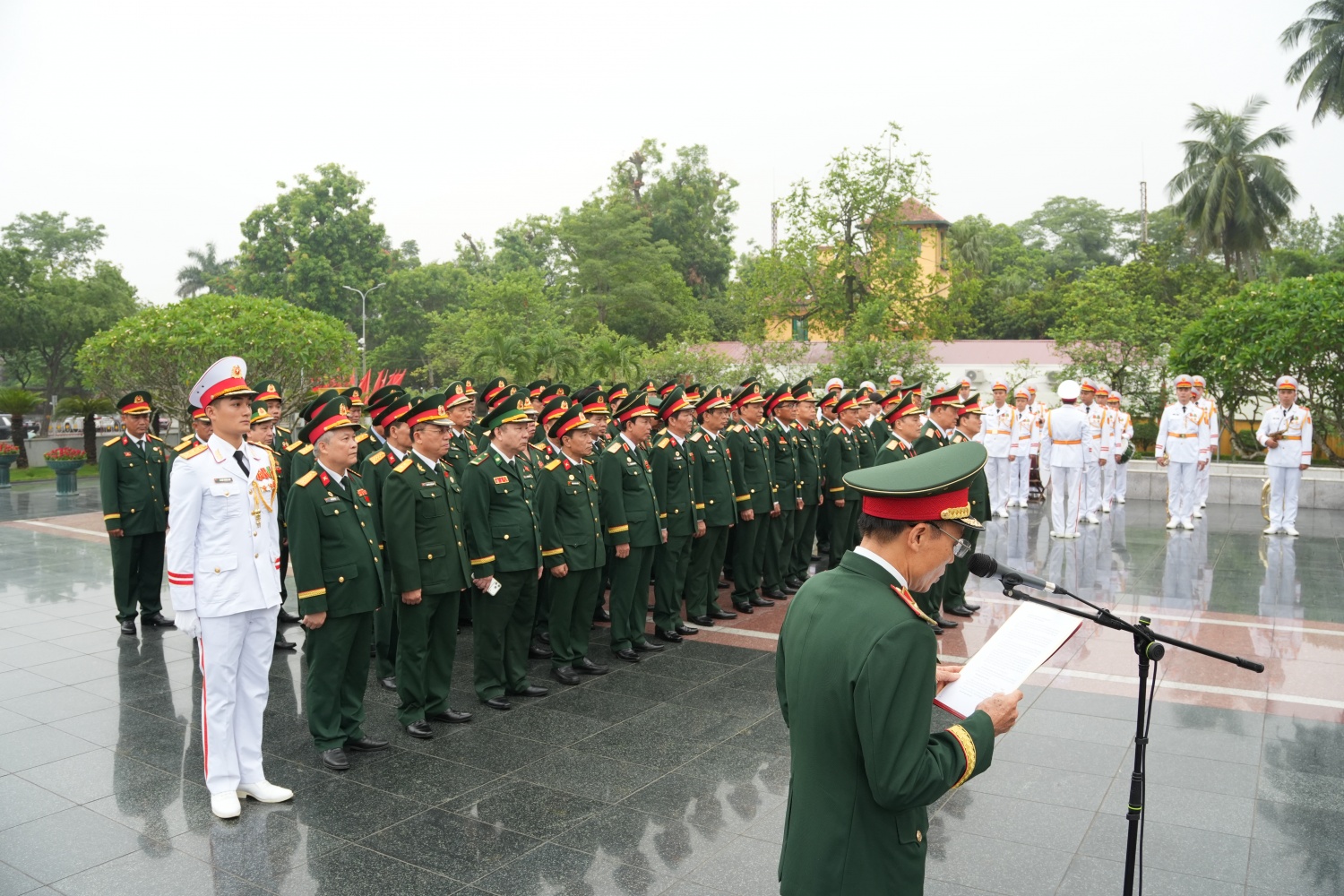 Đoàn đại biểu Hội CCB Petrovietnam vào Lăng viếng Chủ tịch Hồ Chí Minh trước thềm Đại hội CCB Việt Nam lần thứ VIII