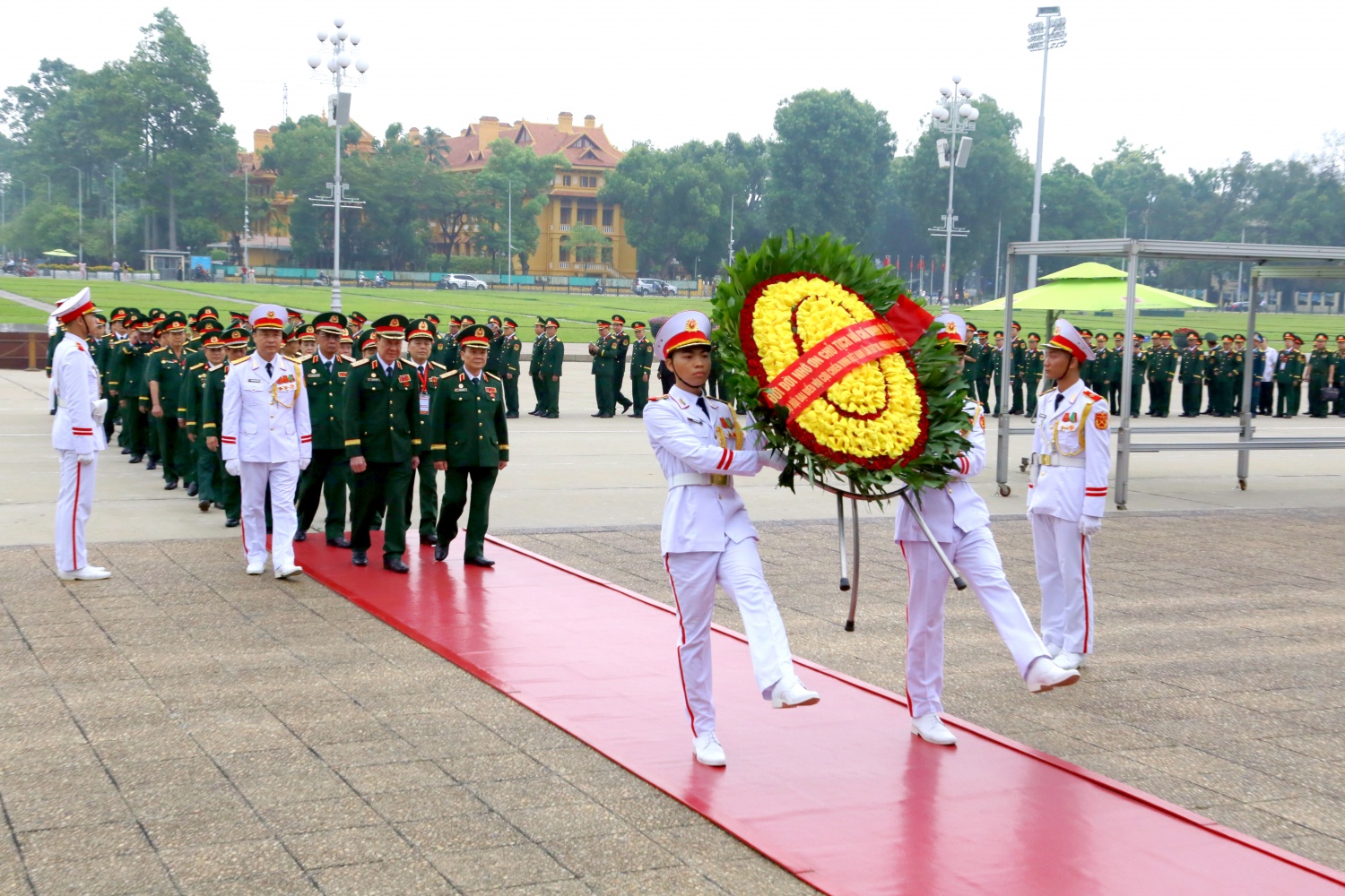 Đoàn đại biểu Hội CCB Petrovietnam vào Lăng viếng Chủ tịch Hồ Chí Minh trước thềm Đại hội CCB Việt Nam lần thứ VIII