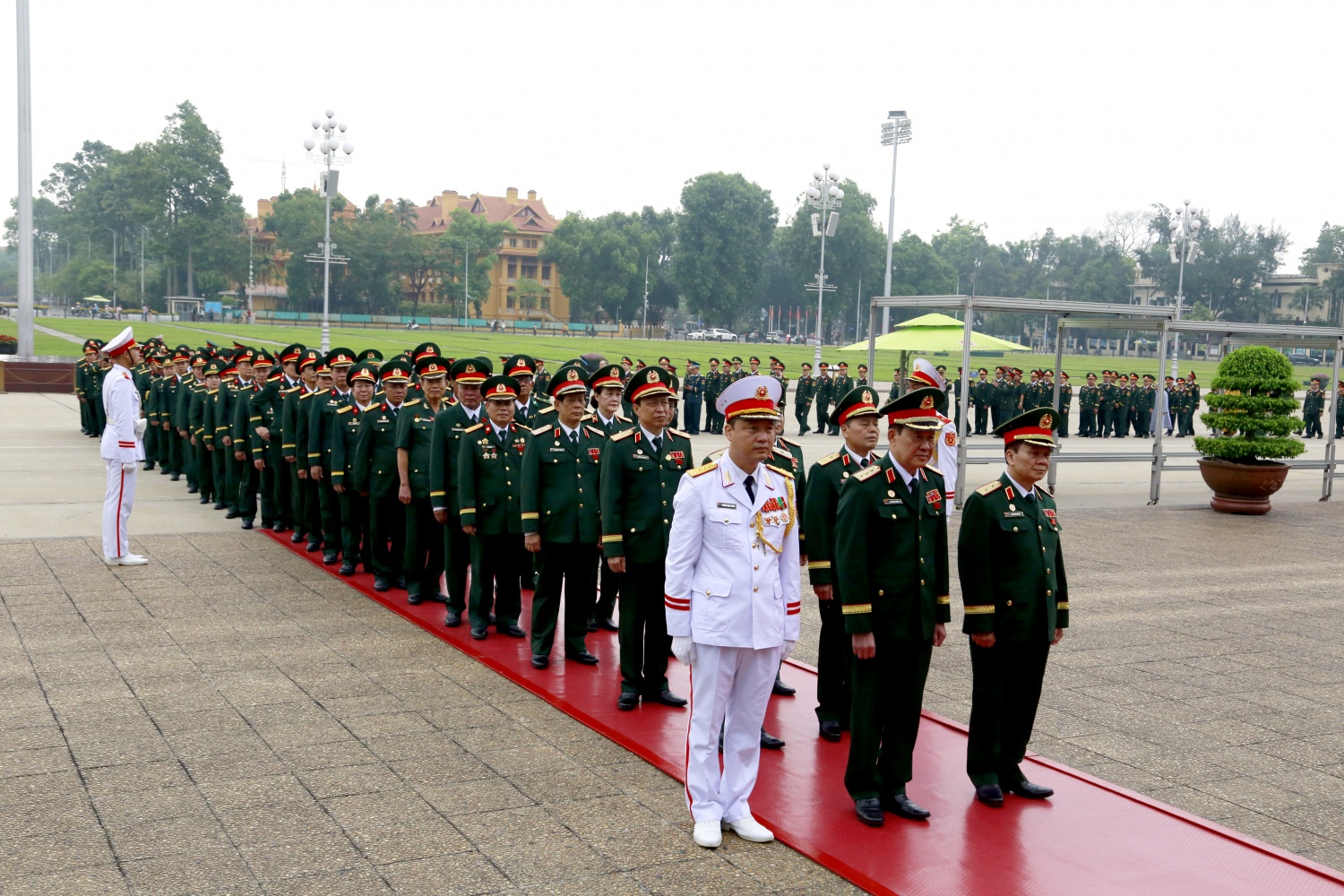 Đoàn đại biểu Hội CCB Petrovietnam vào Lăng viếng Chủ tịch Hồ Chí Minh trước thềm Đại hội CCB Việt Nam lần thứ VIII