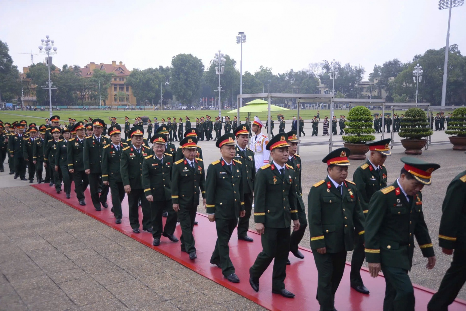 Đoàn đại biểu dự Đại hội đại biểu toàn quốc Hội CCB Việt Nam lần thứ VIII vào Lăng viếng Chủ tịch Hồ Chí Minh Đoàn đại biểu dự Đại hội đại biểu toàn quốc Hội CCB Việt Nam lần thứ VIII vào Lăng viếng Chủ tịch Hồ Chí Minh