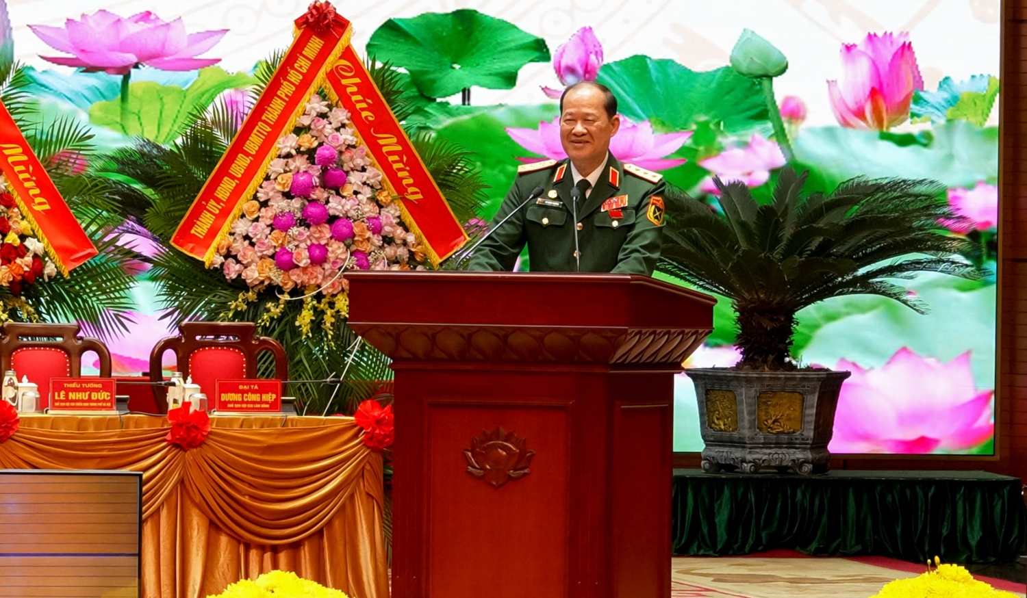 Phát huy truyền thống, xây dựng Hội Cựu chiến binh Việt Nam vững mạnh toàn diện Phát huy truyền thống, xây dựng Hội Cựu chiến binh Việt Nam vững mạnh toàn diện