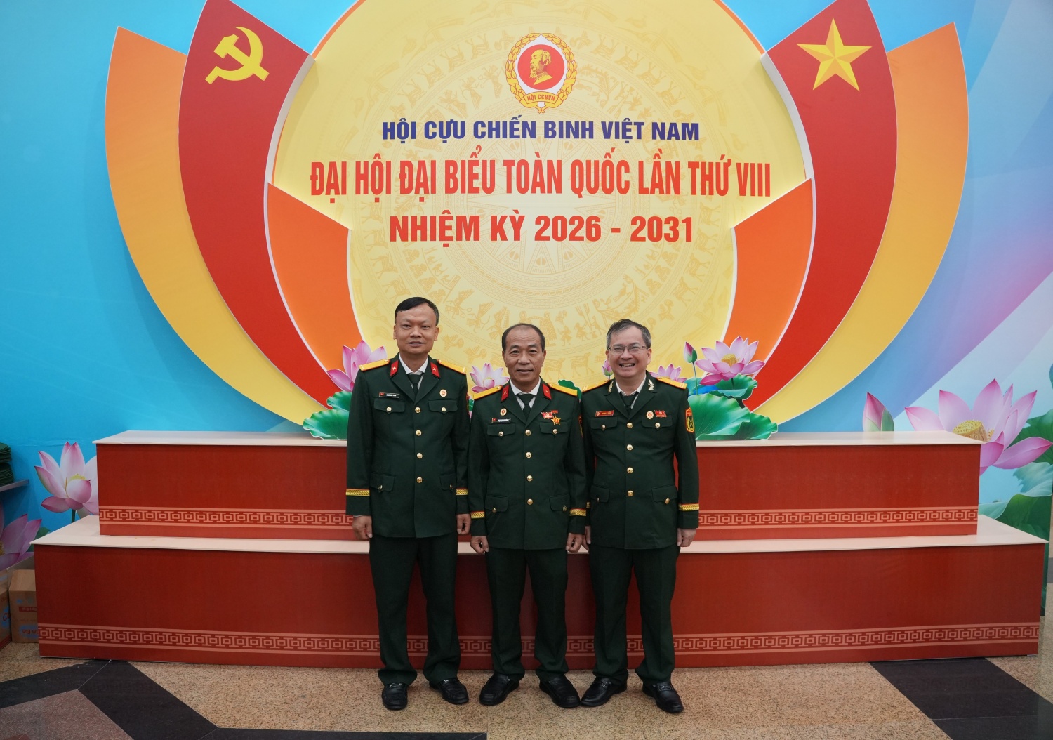 Phát huy truyền thống, xây dựng Hội Cựu chiến binh Việt Nam vững mạnh toàn diện Phát huy truyền thống, xây dựng Hội Cựu chiến binh Việt Nam vững mạnh toàn diện