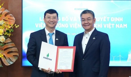 Petrovietnam trao quyết định giao nhiệm vụ Viện trưởng Viện Dầu khí Việt Nam