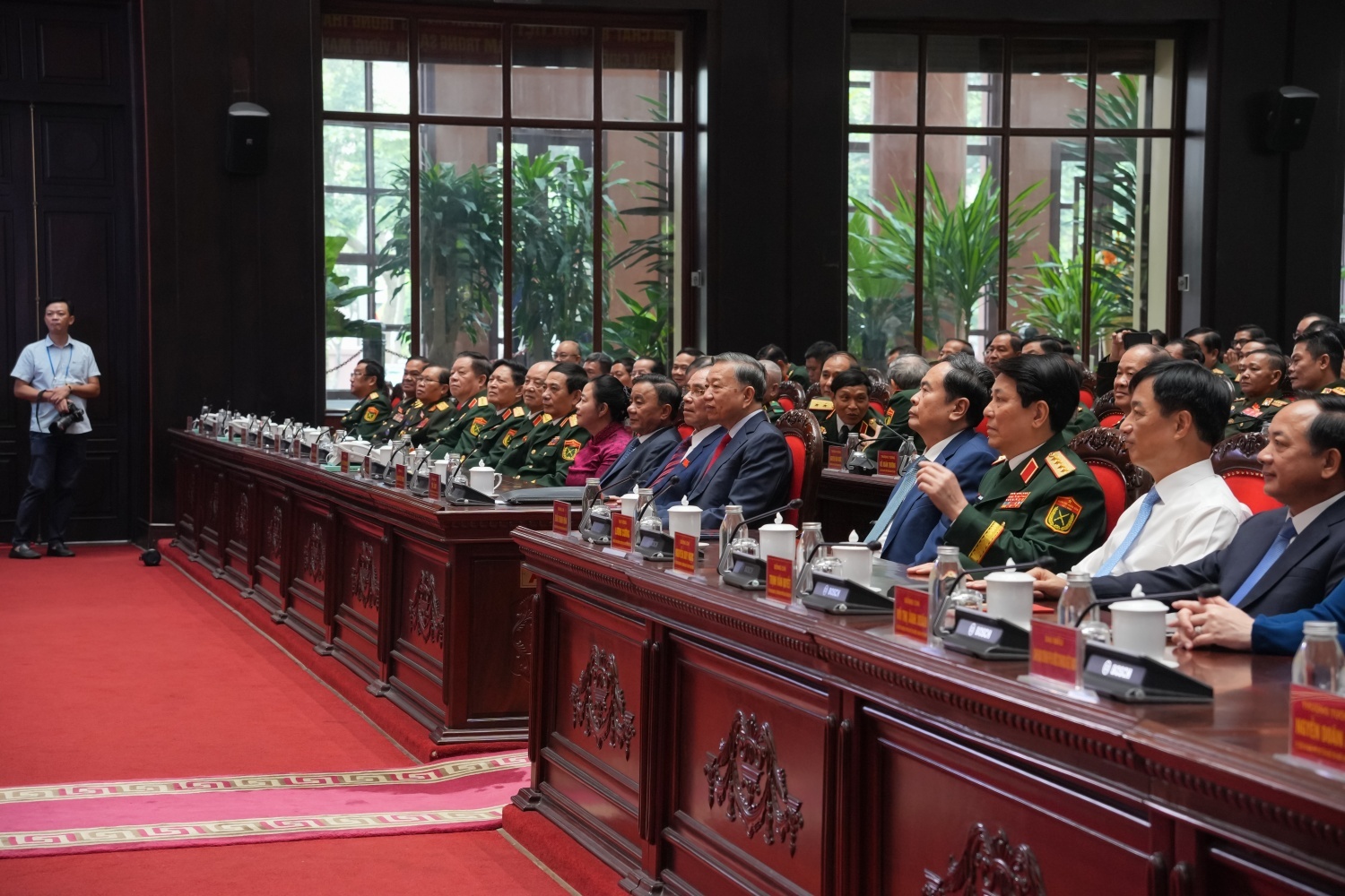 Phát huy truyền thống, xây dựng Hội Cựu chiến binh Việt Nam vững mạnh toàn diện Phát huy truyền thống, xây dựng Hội Cựu chiến binh Việt Nam vững mạnh toàn diện