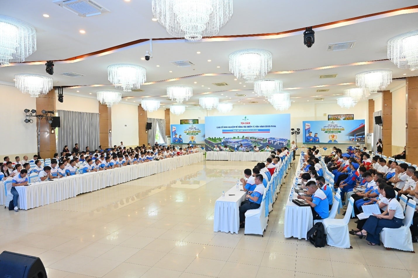 Toàn cảnh toạ đàm
