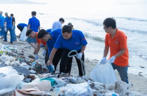 Vietsovpetro ra quân làm sạch bãi biển Chí Linh, lan tỏa lối sống xanh