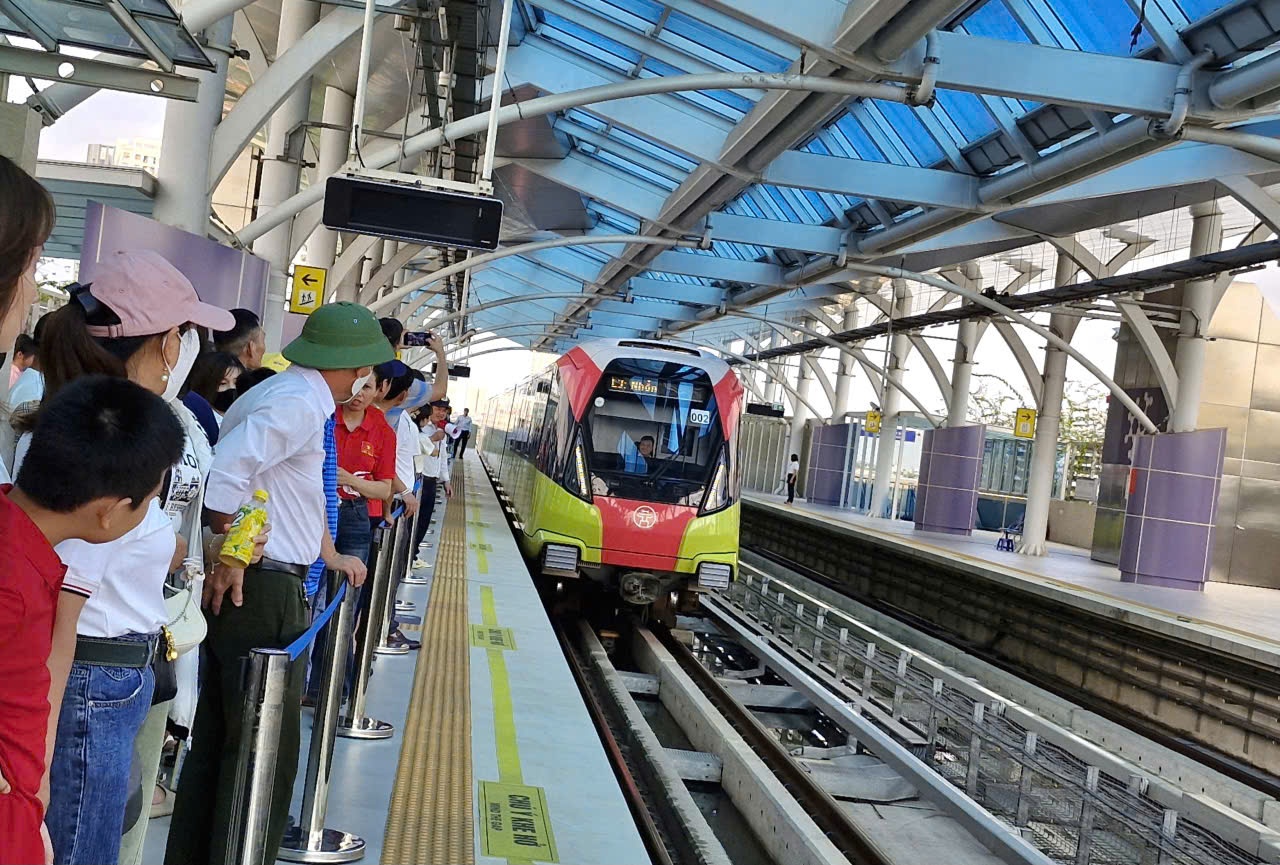 Hà Nội sẽ có cơ chế đột phá hỗ trợ người dân chuyển đổi sang giao thông xanh
