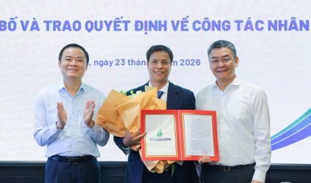 Trao quyết định giao nhiệm vụ Trưởng Ban Thăm dò Khai thác dầu khí Petrovietnam