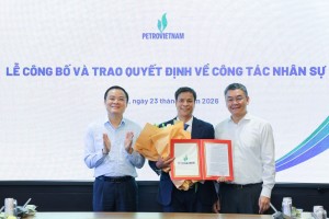 Trao quyết định giao nhiệm vụ Trưởng Ban Thăm dò Khai thác dầu khí Petrovietnam