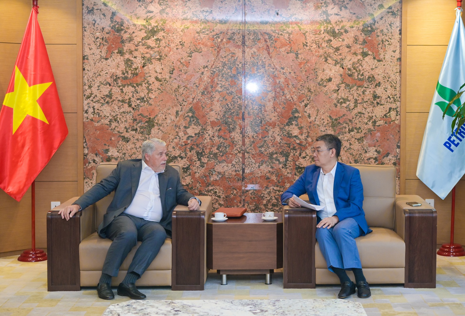 Petrovietnam và Nebula Energy thúc đẩy hợp tác phát triển hạ tầng năng lượng, LNG và chuyển đổi số Petrovietnam và Nebula Energy thúc đẩy hợp tác phát triển hạ tầng năng lượng, LNG và chuyển đổi số