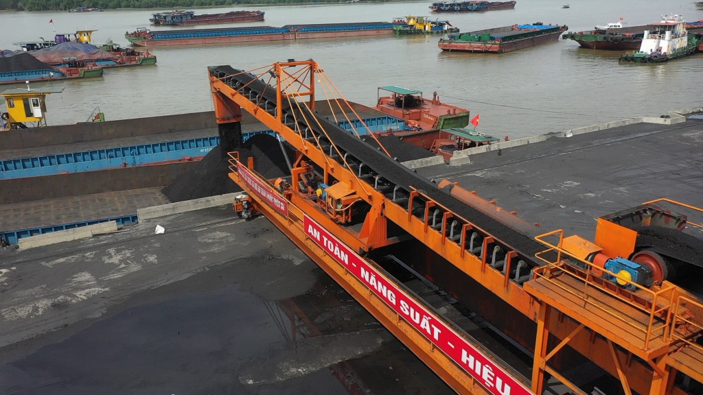 TKV nâng cấp hạ tầng cung ứng than
