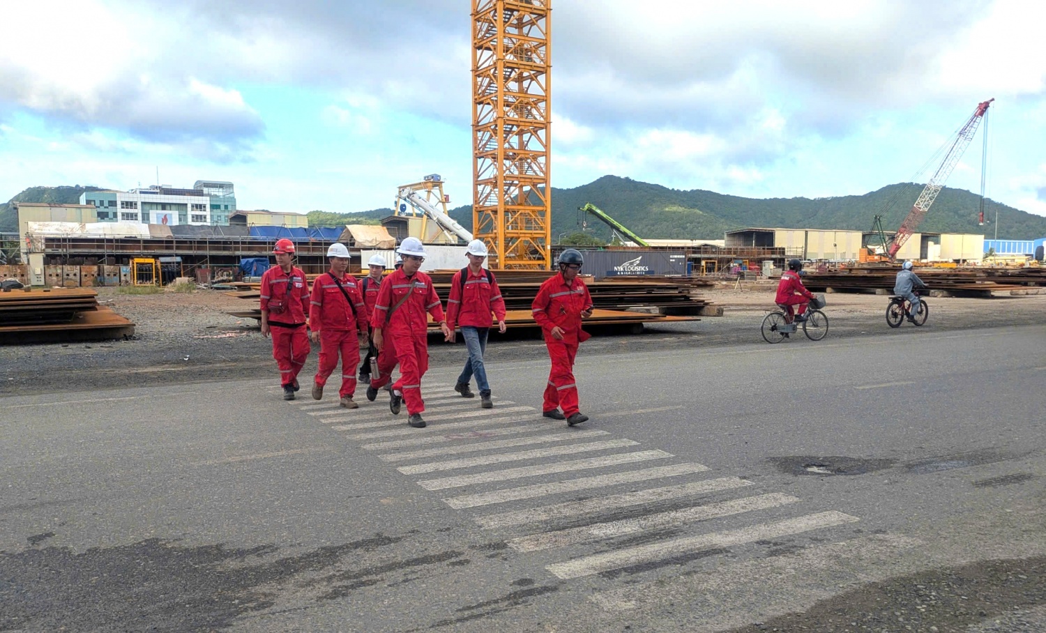 Tuổi trẻ PV Shipyard góp sức bảo đảm an toàn giao thông nội bộ Tuổi trẻ PV Shipyard góp sức bảo đảm an toàn giao thông nội bộ