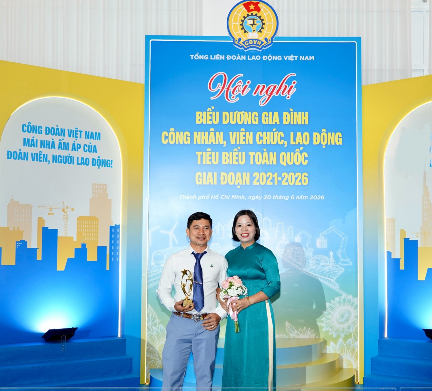 Gần 2 thập kỷ cùng giữ nhịp vận hành, giữ lửa yêu thương Gần 2 thập kỷ cùng giữ nhịp vận hành, giữ lửa yêu thương