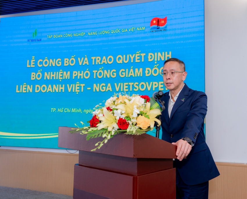 Tân Phó Tổng Giám đốc Liên doanh Việt - Nga Vietsovpetro Công bố và trao quyết định tân Phó Tổng Giám đốc Vietsovpetro
