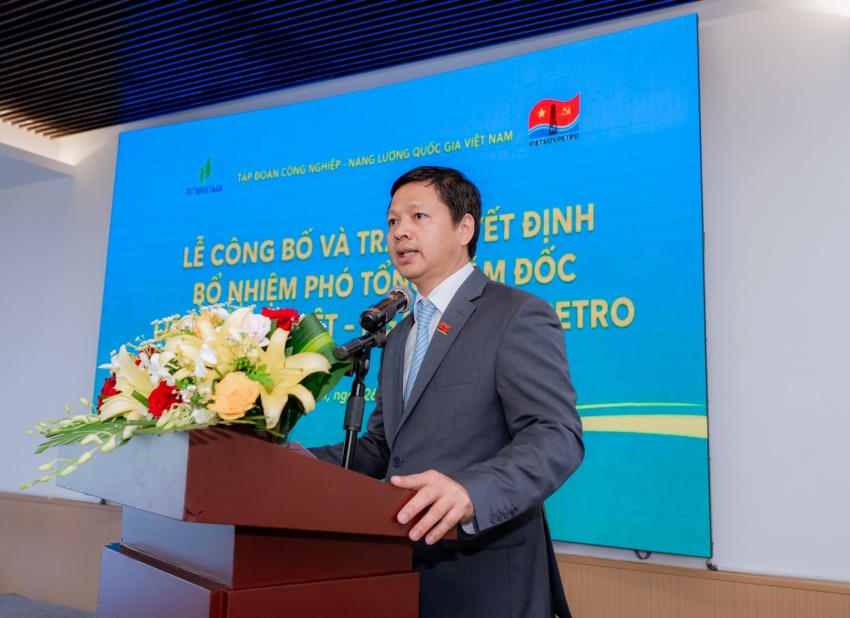 Tân Phó Tổng Giám đốc Liên doanh Việt - Nga Vietsovpetro Công bố và trao quyết định tân Phó Tổng Giám đốc Vietsovpetro