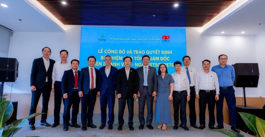 Tân Phó Tổng Giám đốc Liên doanh Việt - Nga Vietsovpetro Công bố và trao quyết định tân Phó Tổng Giám đốc Vietsovpetro