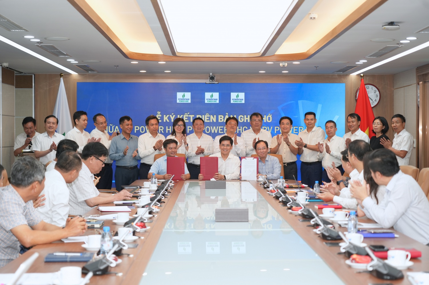 Ba đơn vị thành viên PV Power ký kết hợp tác phát triển năng lượng tái tạo Ba đơn vị thành viên PV Power ký kết hợp tác phát triển năng lượng tái tạo