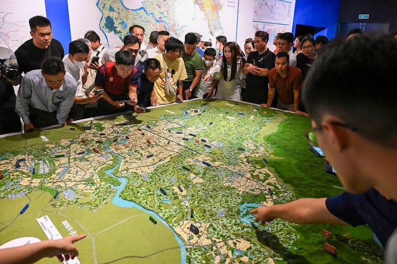 Toàn cảnh không gian triển lãm Quy hoạch tổng thể Thủ đô Hà Nội tầm nhìn 100 năm Toàn cảnh không gian triển lãm Quy hoạch tổng thể Thủ đô Hà Nội tầm nhìn 100 năm