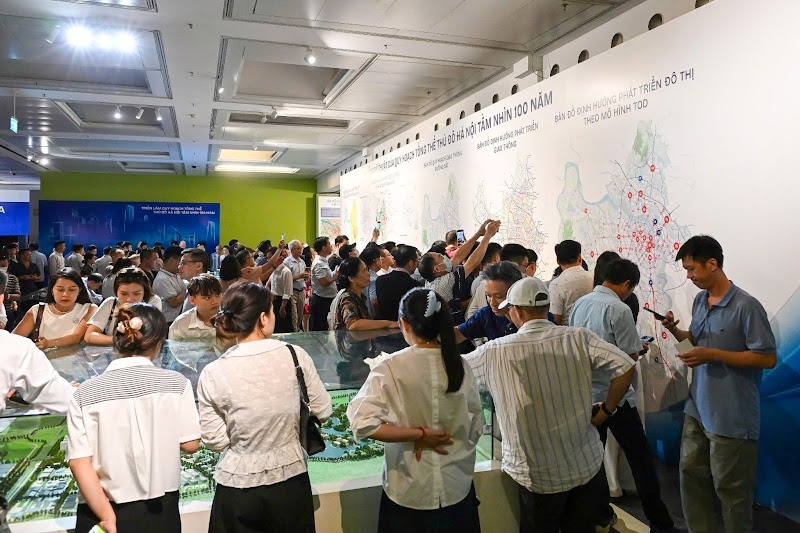 Toàn cảnh không gian triển lãm Quy hoạch tổng thể Thủ đô Hà Nội tầm nhìn 100 năm Toàn cảnh không gian triển lãm Quy hoạch tổng thể Thủ đô Hà Nội tầm nhìn 100 năm