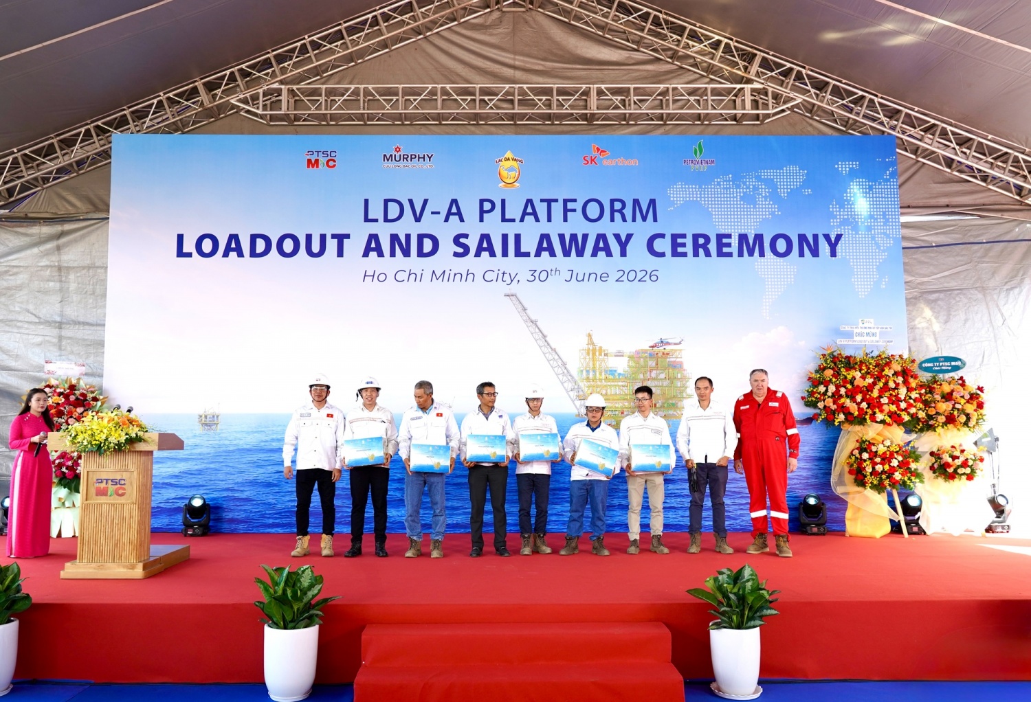PTSC M&C hạ thủy giàn LDV-A, sẵn sàng cho giai đoạn lắp đặt ngoài khơi PTSC M&C hạ thủy giàn xử lý trung tâm Lạc Đà Vàng-A, sẵn sàng cho giai đoạn lắp đặt ngoài khơi