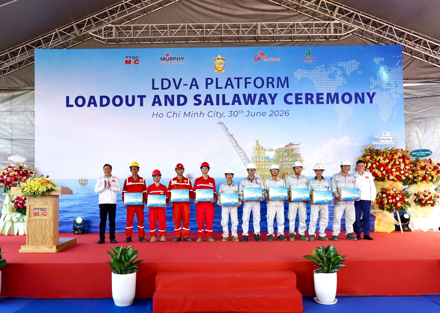 PTSC M&C hạ thủy giàn LDV-A, sẵn sàng cho giai đoạn lắp đặt ngoài khơi PTSC M&C hạ thủy giàn xử lý trung tâm Lạc Đà Vàng-A, sẵn sàng cho giai đoạn lắp đặt ngoài khơi
