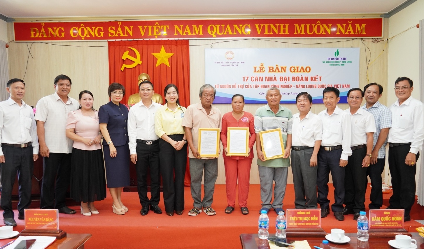 Petrovietnam chung tay dựng mái ấm cho hộ khó khăn tại Cần Thơ