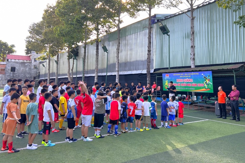 Vietsovpetro tổ chức khai giảng Lớp Bóng đá cơ bản hè năm 2026 cho con em CBCNV Vietsovpetro khai giảng lớp Bóng đá cơ bản hè 2026 cho con em CBCNV