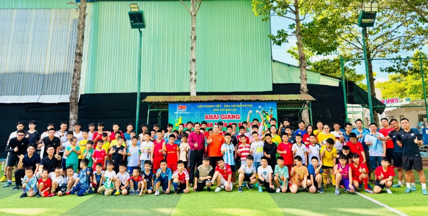 Vietsovpetro tổ chức khai giảng Lớp Bóng đá cơ bản hè năm 2026 cho con em CBCNV Vietsovpetro khai giảng lớp Bóng đá cơ bản hè 2026 cho con em CBCNV