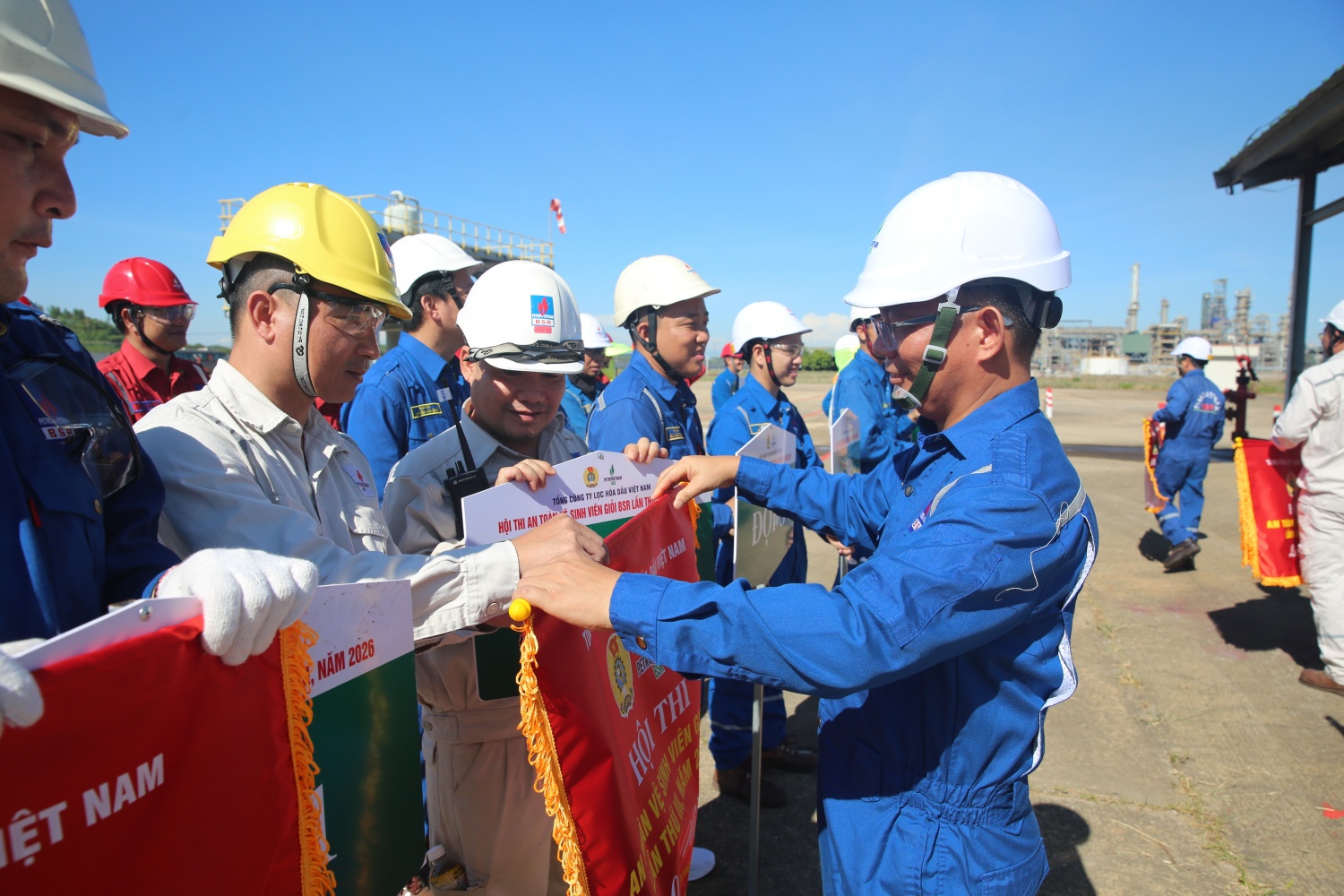 Nâng cao tay nghề và bản lĩnh trong bảo đảm an toàn NMLD Dung Quất