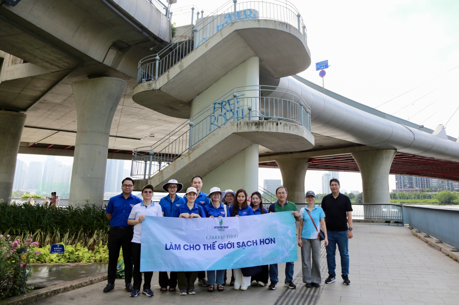 PQPOC chung tay gìn giữ màu xanh tại thành phố mang tên Bác