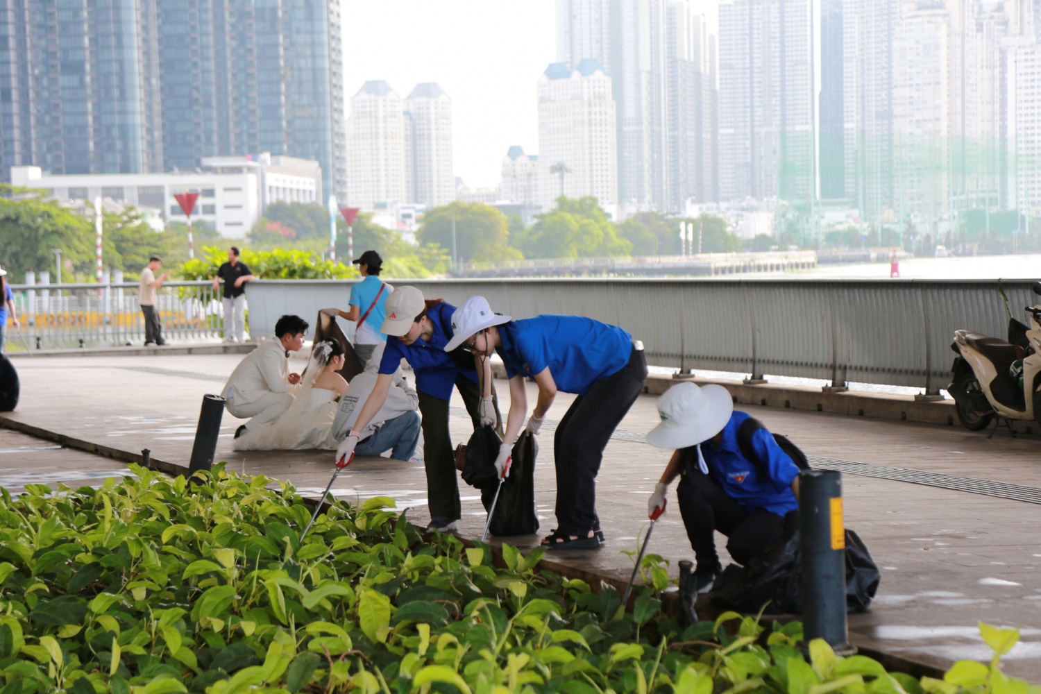PQPOC chung tay gìn giữ màu xanh tại thành phố mang tên Bác