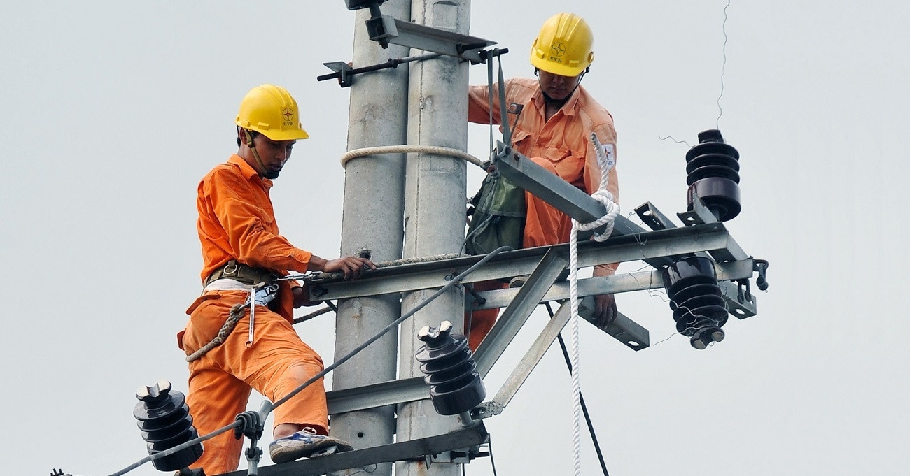 Bảo đảm an toàn hệ thống điện trước bão số 1 và mưa lũ sau bão Bảo đảm an toàn hệ thống điện trước bão số 1 và mưa lũ sau bão
