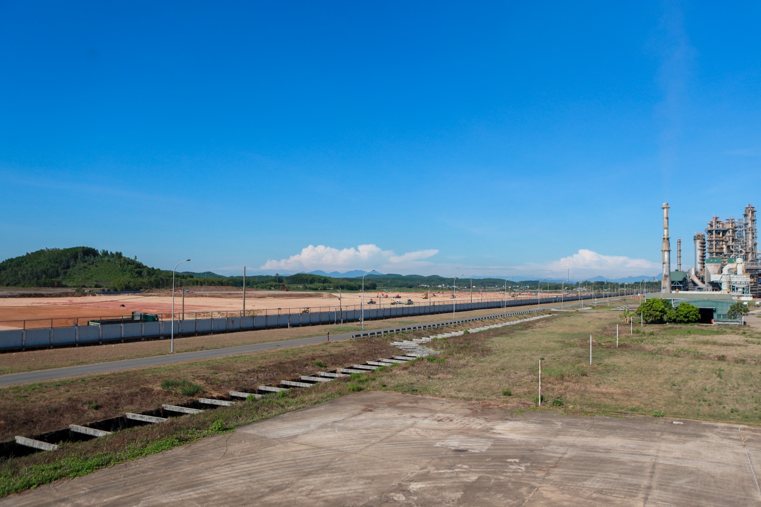 Tập trung tháo gỡ nút thắt, bám sát tiến độ san lấp mặt bằng dự án NCMR NMLD Dung Quất