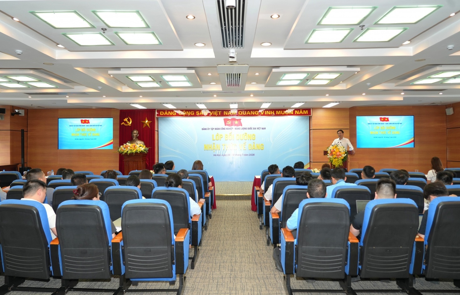 Petrovietnam khai giảng lớp Bồi dưỡng nhận thức về Đảng khu vực Hà Nội năm 2026